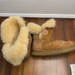 UGG Bailey Button WOMEN Boots in Chestnut Size 7